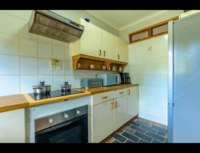 2 BEDROOM APARTMENT FOR SALE IN CLARENDON